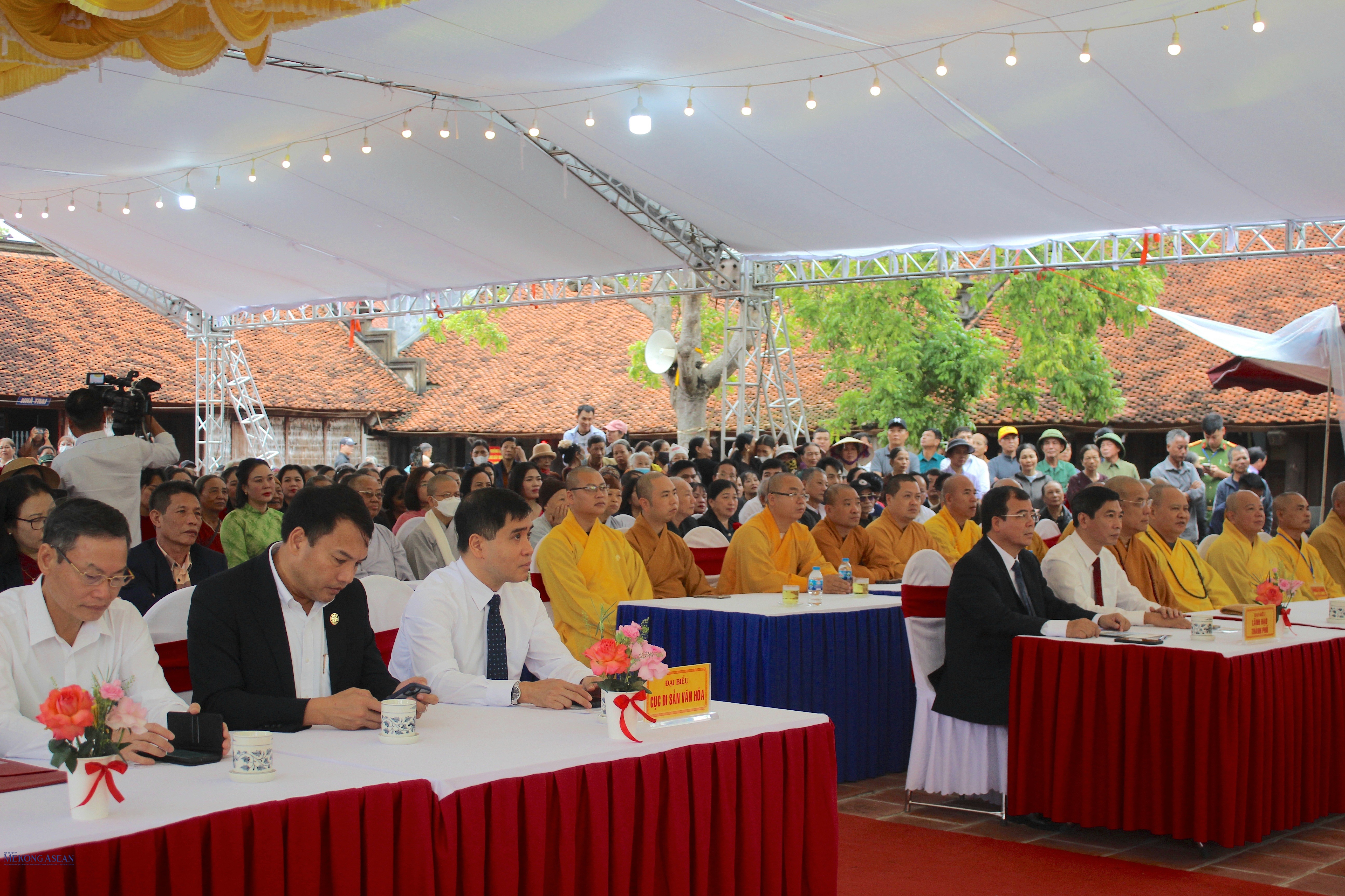 Các đại biểu dự lễ công bố. Ảnh: Minh Tuyết.