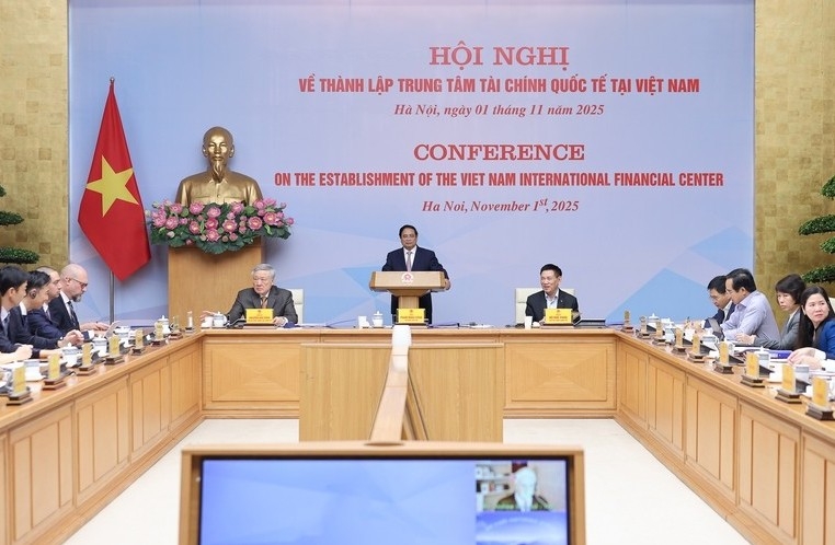 Thủ tướng chủ trì hội nghị về thành lập trung tâm tài chính quốc tế