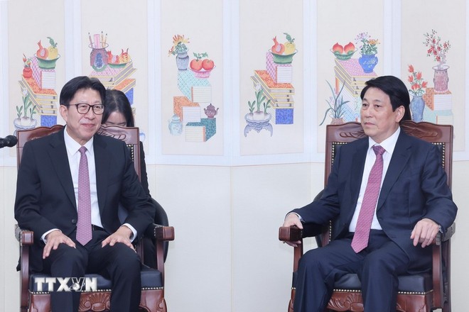 Chủ tịch nước Lương Cường tiếp Thị trưởng thành phố Busan Park Heong-joon. Ảnh: TTXVN.