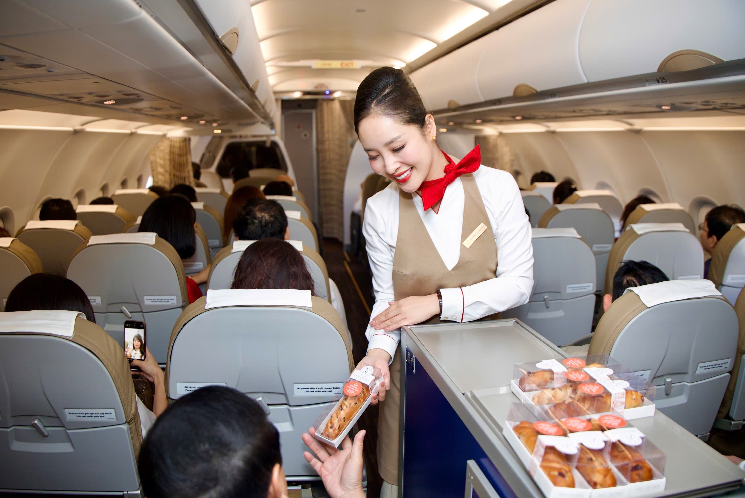 Cận cảnh những chuyến bay thương mại đầu tiên của Sun PhuQuoc Airways