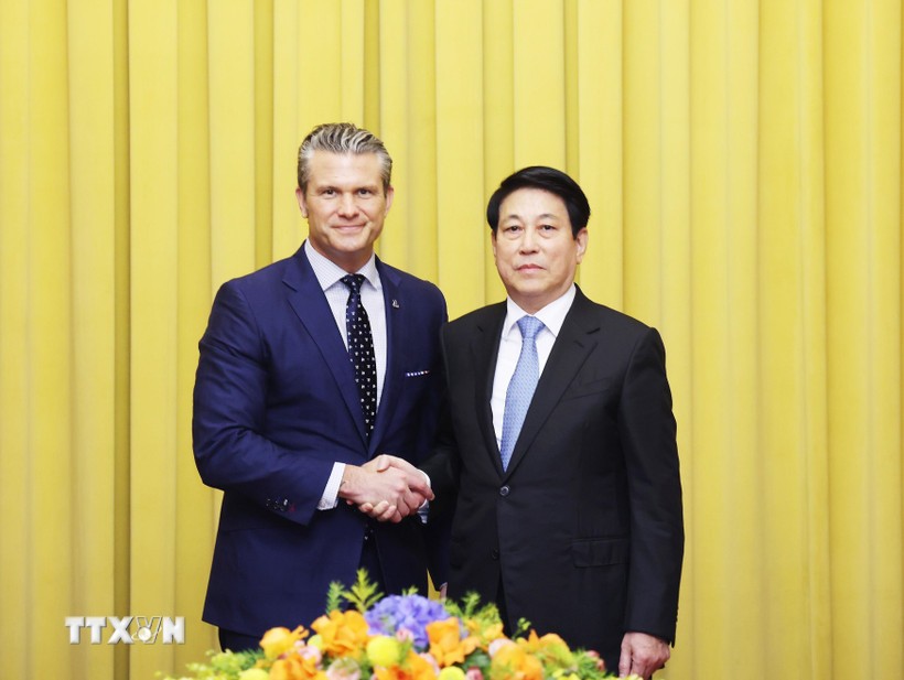 Chủ tịch nước Lương Cường tiếp Bộ trưởng Chiến tranh Mỹ