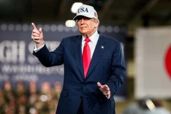 Ông Trump vắng mặt tại phiên tòa Tối cao Mỹ về chính sách thuế quan