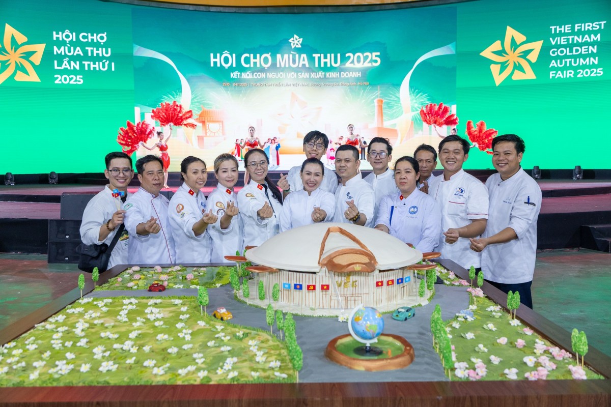 Biển người đổ về Hội chợ Mùa thu 2025 trước khi cơ hội mua sắm tốt nhất năm khép lại