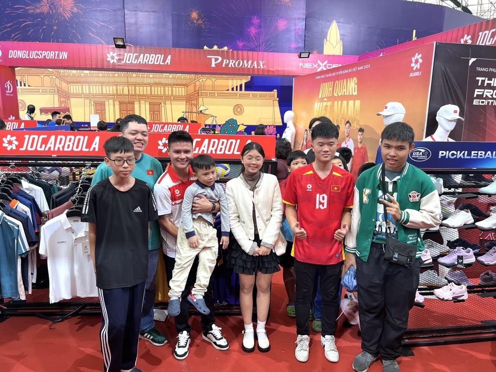 Biển người đổ về Hội chợ Mùa thu 2025 trước khi cơ hội mua sắm tốt nhất năm khép lại