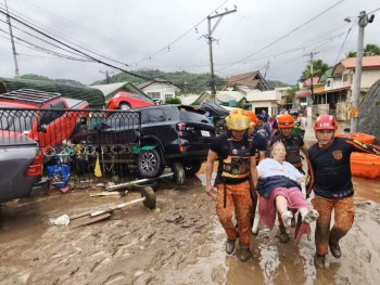 Bão Kalmaegi đổ bộ Philippines, 380 nghìn người sơ tán, ít nhất 5 người thiệt mạng