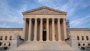 Tòa Tối cao Mỹ tranh luận về chính sách thuế quan của ông Trump