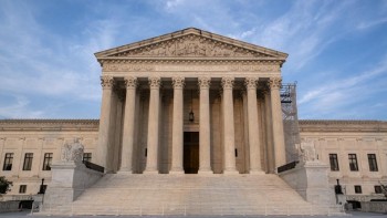 Tòa Tối cao Mỹ tranh luận về chính sách thuế quan của ông Trump