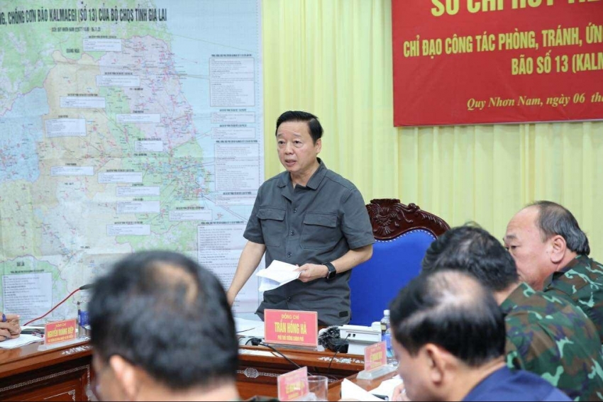 Bão số 13 áp sát đất liền, Phó Thủ tướng chỉ đạo ứng phó khẩn