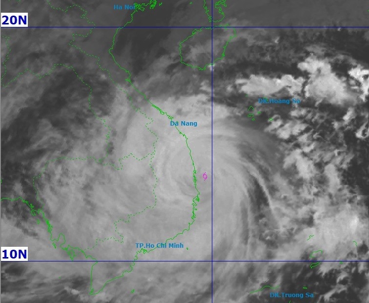 Bão số 13 giật cấp 14 di chuyển vào vùng biển Đắk Lắk - Gia Lai