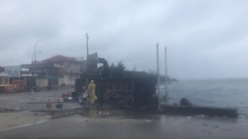 Bão số 13 đi vào đất liền khu vực Đắk Lắk - Gia Lai