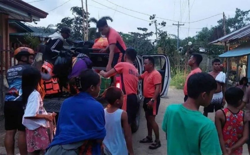 Philippines sơ tán 100.000 người khi siêu bão Fung-wong áp sát