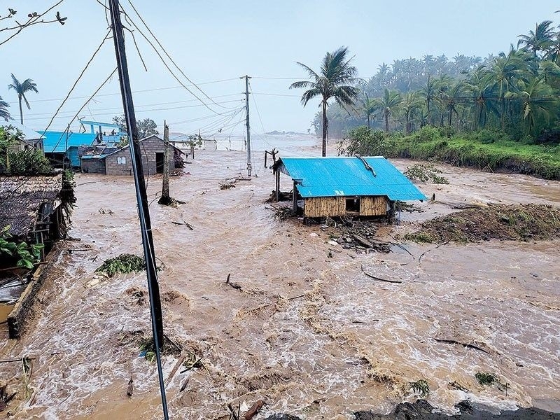 Philippines: Hơn một triệu người sơ tán do siêu bão Fung-wong đổ bộ