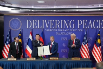Thái Lan đình chỉ thỏa thuận hòa bình với Campuchia
