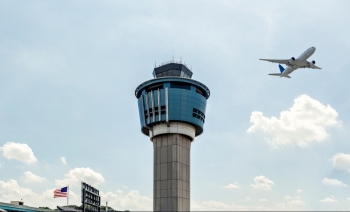 Mỹ thưởng lớn cho nhân viên không lưu làm việc khi chính phủ đóng cửa