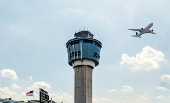 Mỹ thưởng lớn cho nhân viên không lưu làm việc khi chính phủ đóng cửa