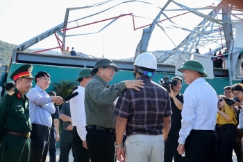 Thủ tướng thăm hỏi người dân, doanh nghiệp bị ảnh hưởng do bão lũ tại Gia Lai