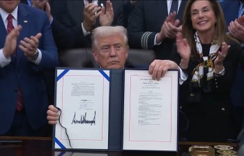 Ông Trump công bố thiệt hại sau 43 ngày chính phủ Mỹ đóng cửa