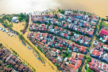 Australia tăng cường hỗ trợ Việt Nam khắc phục hậu quả bão lũ miền Trung