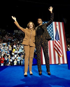 Bà Michelle Obama: Nước Mỹ chưa sẵn sàng cho một nữ tổng thống