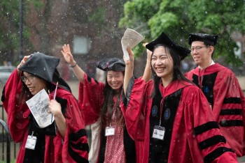 Số du học sinh mới tại Mỹ giảm 17% vì chính sách thị thực của ông Trump