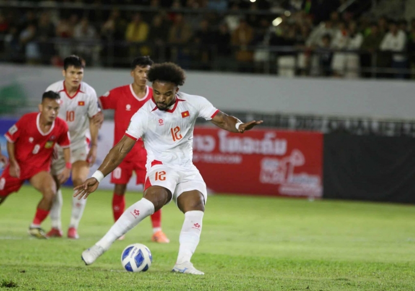 Xuân Son ghi bàn giúp đội tuyển Việt Nam đánh bại Lào