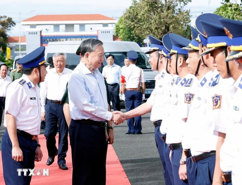 Tổng Bí thư: Tập trung xây dựng Cảnh sát biển theo hướng tinh, gọn, mạnh