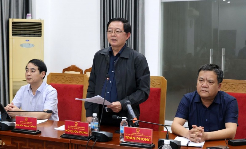 Từ điểm cầu truyền hình Khánh Hòa, Phó Thủ tướng Hồ Quốc Dũng cho biết, đợt lũ lần này vượt các mốc lịch sử - Ảnh VGP/Mai Anh