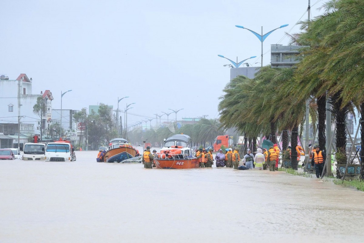 Hỗ trợ khẩn cấp 1.100 tỷ đồng cho 4 tỉnh khắc phục thiệt hại mưa lũ