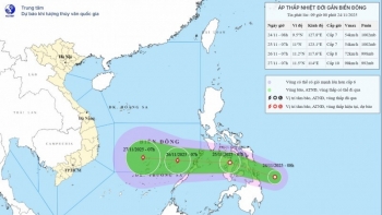 Áp thấp nhiệt đới gần Biển Đông có khả năng mạnh lên thành bão