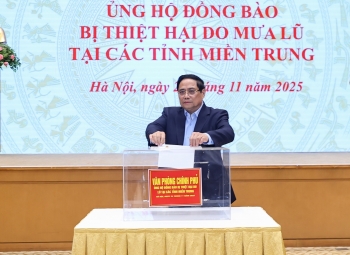 Thủ tướng Phạm Minh Chính cùng Chính phủ ủng hộ đồng bào bị ảnh hưởng bão lũ
