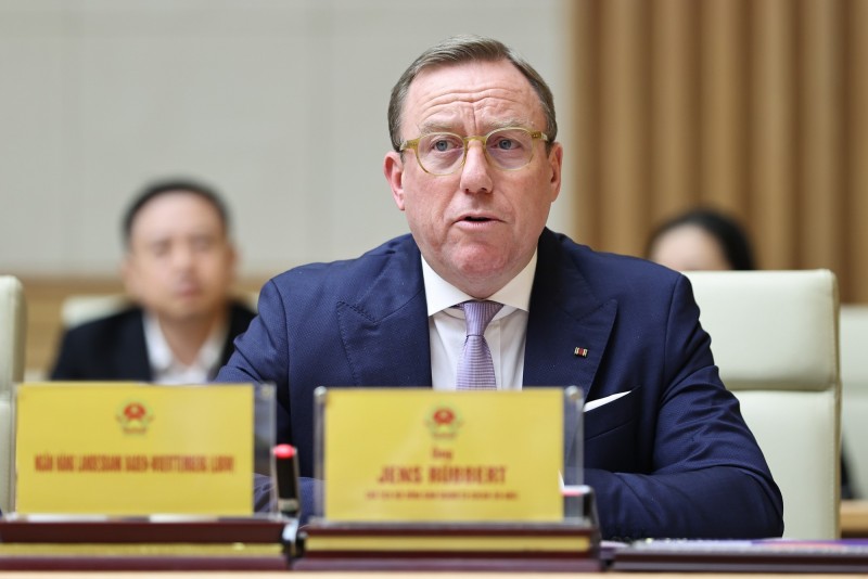 Ông Jens Rubbert, Chủ tịch EU - ABC khẳng định, các doanh nghiệp EU mong muốn song hành Việt Nam phát triển dài hạn và đóng góp vào các ưu tiên chiến lược của Việt Nam thông qua đầu tư chất lượng cao và công nghệ. Nguồn: VGP.