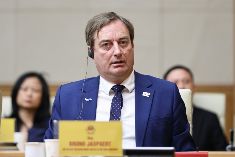 Ông Bruno Jaspaert, Chủ tịch EuroCham nhiệt liệt chúc mừng Việt Nam là một trong số ít các quốc gia đã vượt qua được những khó khăn vừa qua và đạt mục tiêu tăng trưởng đã đề ra; khẳng định các doanh nghiệp cam kết mở rộng đầu tư tại Việt Nam. Nguồn: VGP.