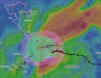 Bão số 15 giảm một cấp, đường đi hướng vào Gia Lai
