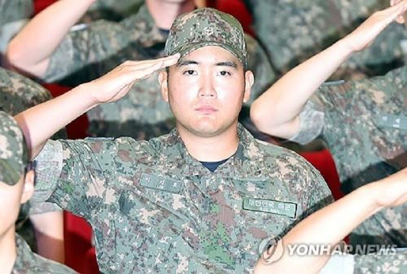 Lee Jee Ho, con trai của Chủ tịch Samsung Electronics Lee Jae Yong, tại Học viện Hải quân ở Changwon, tỉnh Gyeongsang Nam, ngày 23/9. Ảnh: Yonhap