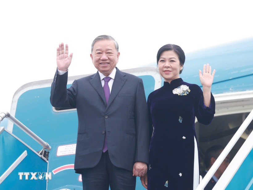 Tổng Bí thư Tô Lâm và Phu nhân rời Hà Nội, lên đường sang Lào.