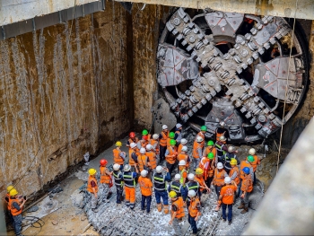 Máy đào hầm tàu điện ngầm đầu tiên cán đích Ga Hà Nội