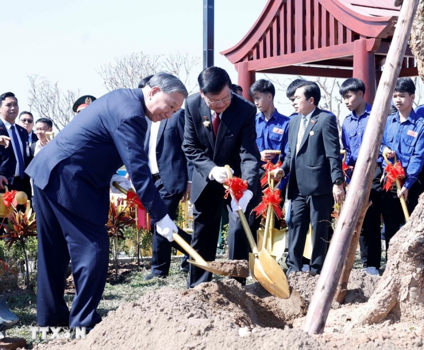 Tổng Bí thư dự Lễ khánh thành Công viên Hữu nghị Lào - Việt Nam ở Vientiane