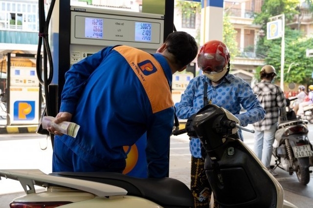 Xăng RON 95 tăng lên gần 20.500 đồng/lít, dầu diesel tiếp tục giảm