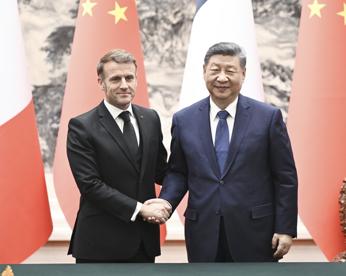 Tổng thống Pháp Emmanuel Macron và Chủ tịch Trung Quốc Tập Cận Bình tại Bắc Kinh ngày 4/12. Ảnh: X/@SpoxCHN_MaoNing