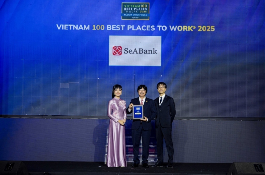Hai giải thưởng uy tín ghi nhận nỗ lực đặt con người lên hàng đầu của SeABank