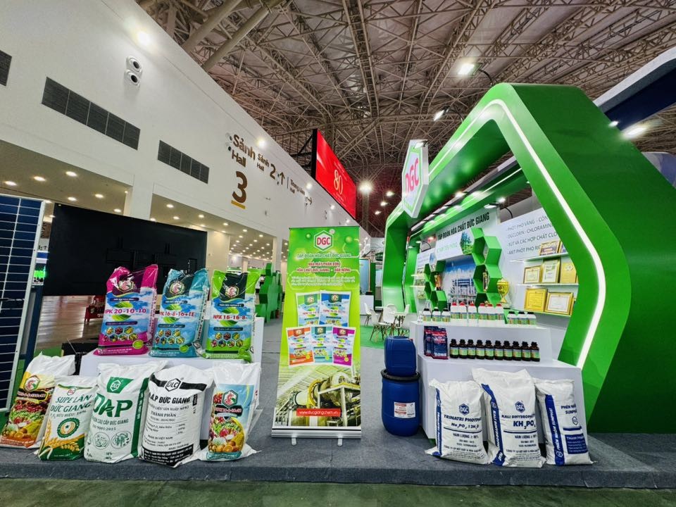 Hoá chất Đức Giang triệu tập đại hội bất thường bầu bổ sung HĐQT