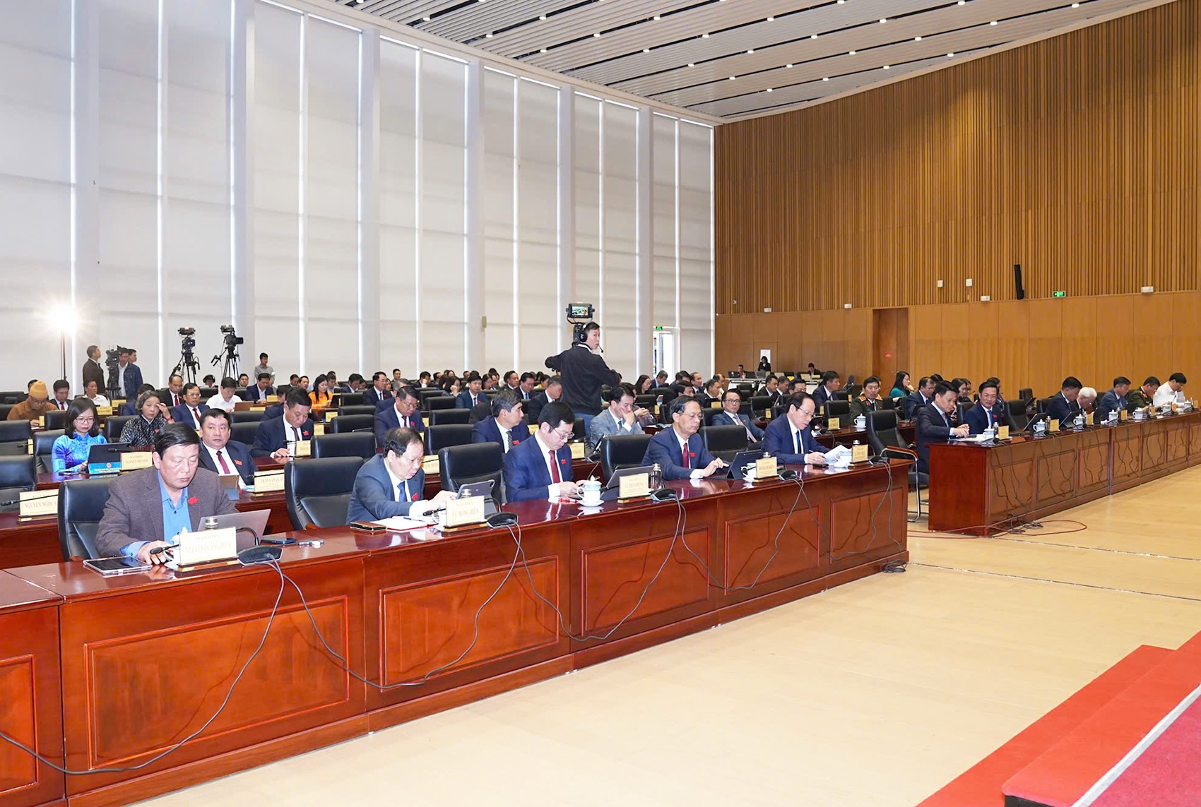 Các đại biểu dự kỳ họp. Ảnh: Đàm Thanh.