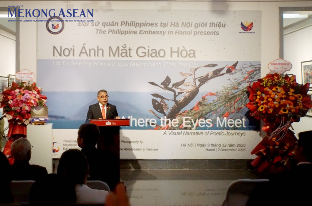 Triển lãm ảnh 'Nơi ánh mắt giao hoà' của Đại sứ Philippines tại Việt Nam