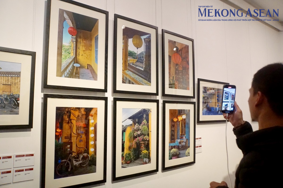 Triển lãm ảnh 'Nơi ánh mắt giao hoà' của Đại sứ Philippines tại Việt Nam