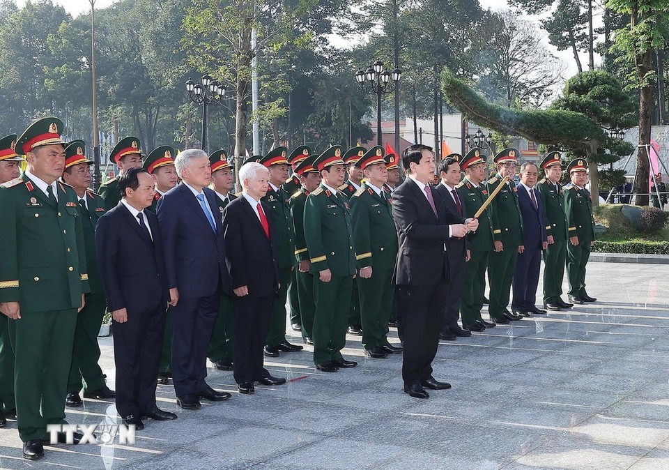 Chủ tịch nước dự Lễ kỷ niệm 80 năm Ngày truyền thống Quân khu 7