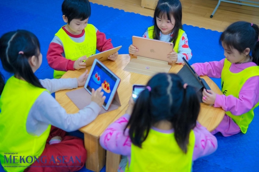 Nâng thời gian nghỉ thai sản cho nữ, hỗ trợ tài chính khi sinh đủ 2 con