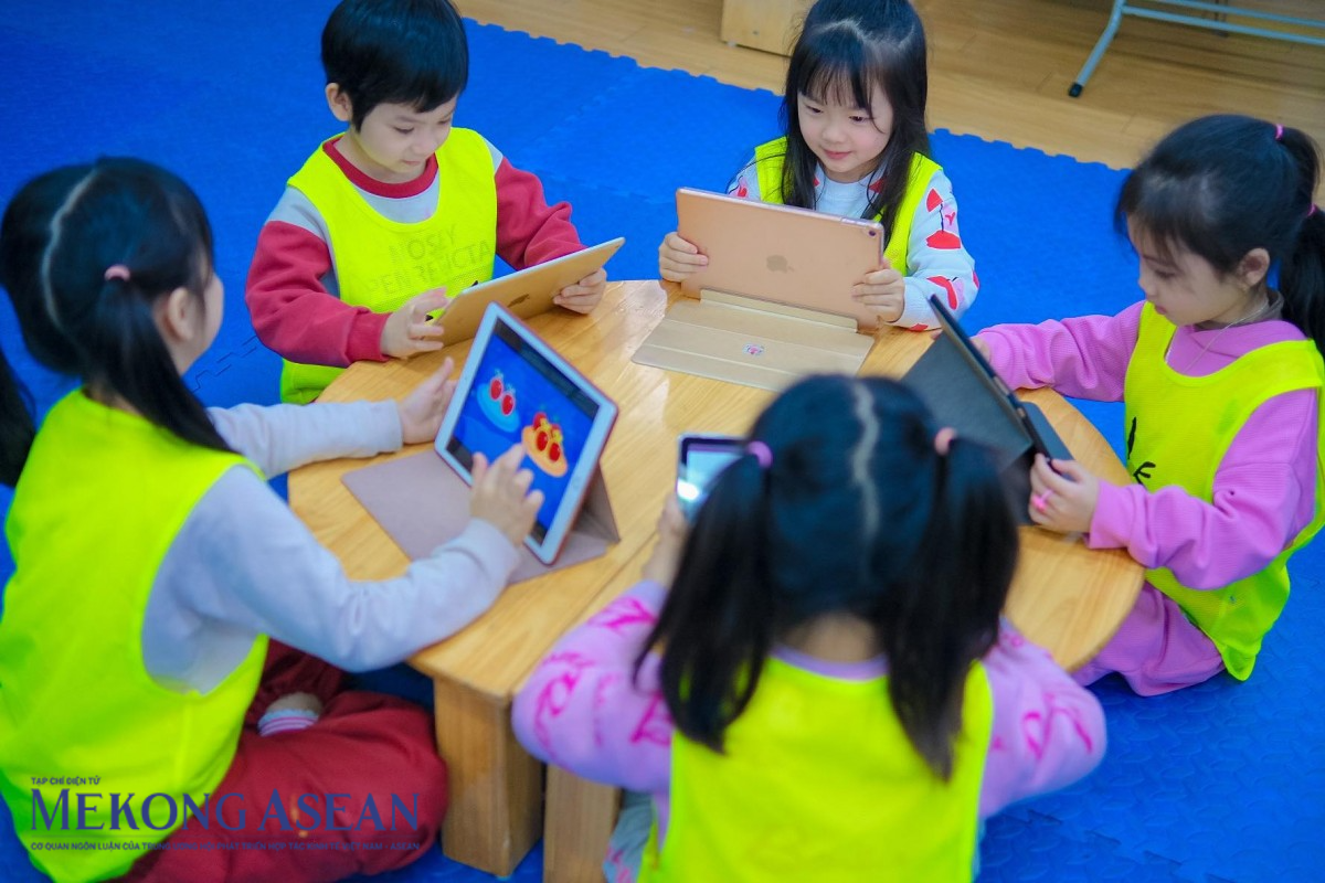 Nâng thời gian nghỉ thai sản cho nữ, hỗ trợ tài chính khi sinh đủ 2 con