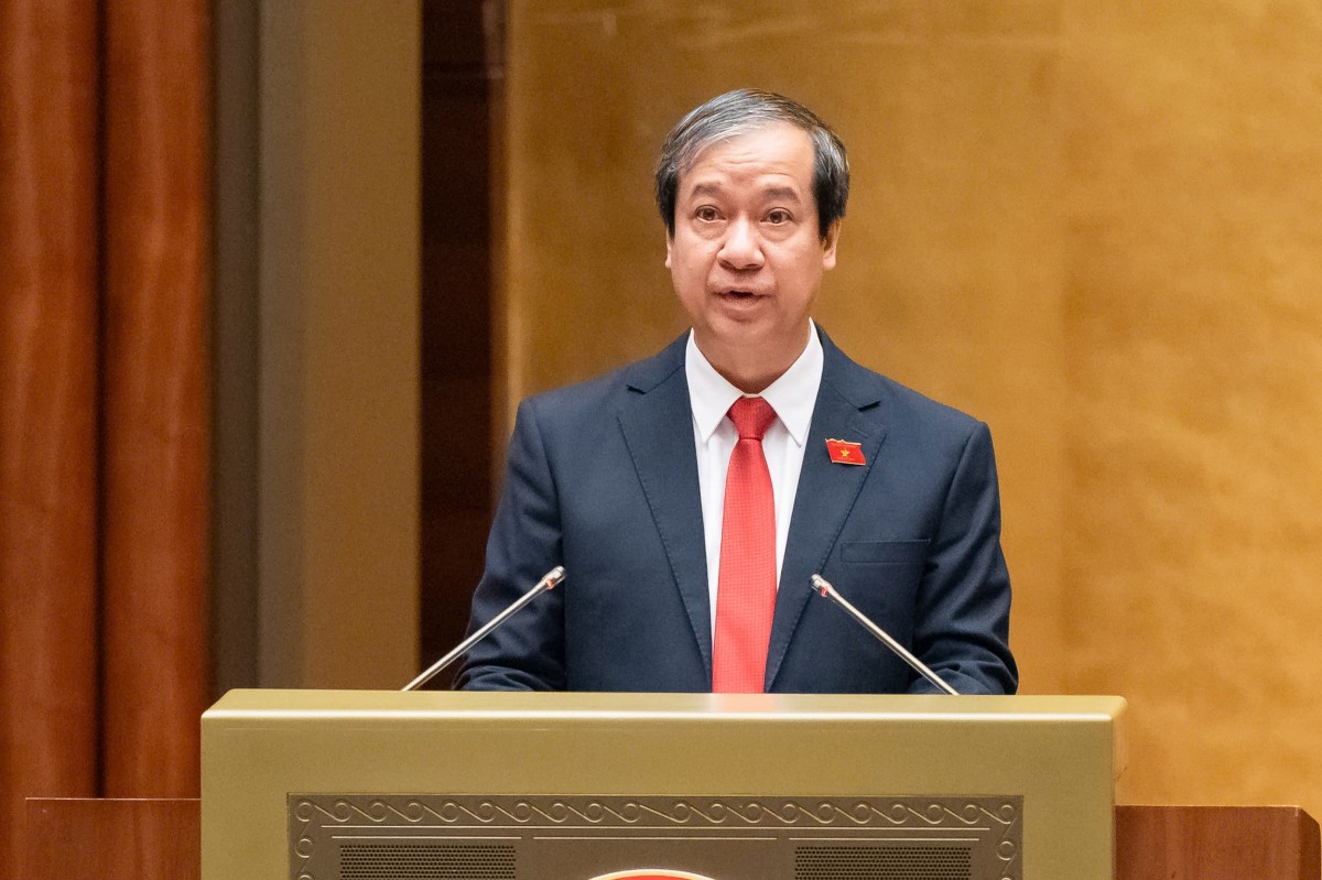 Bỏ bằng tốt nghiệp trung học cơ sở, dùng một bộ sách giáo khoa trên toàn quốc