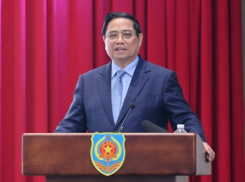 Thủ tướng: Chuyển từ 'quản lý bằng pháp luật' sang 'kiến tạo thể chế phát triển'