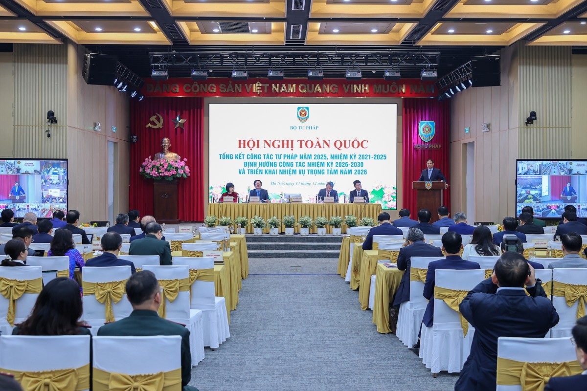 Thủ tướng: Chuyển từ 'quản lý bằng pháp luật' sang 'kiến tạo thể chế phát triển'